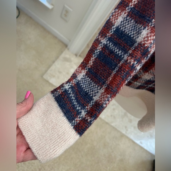 Banana Republic Plaid V-Neck Sweater - Picture 3 of 9